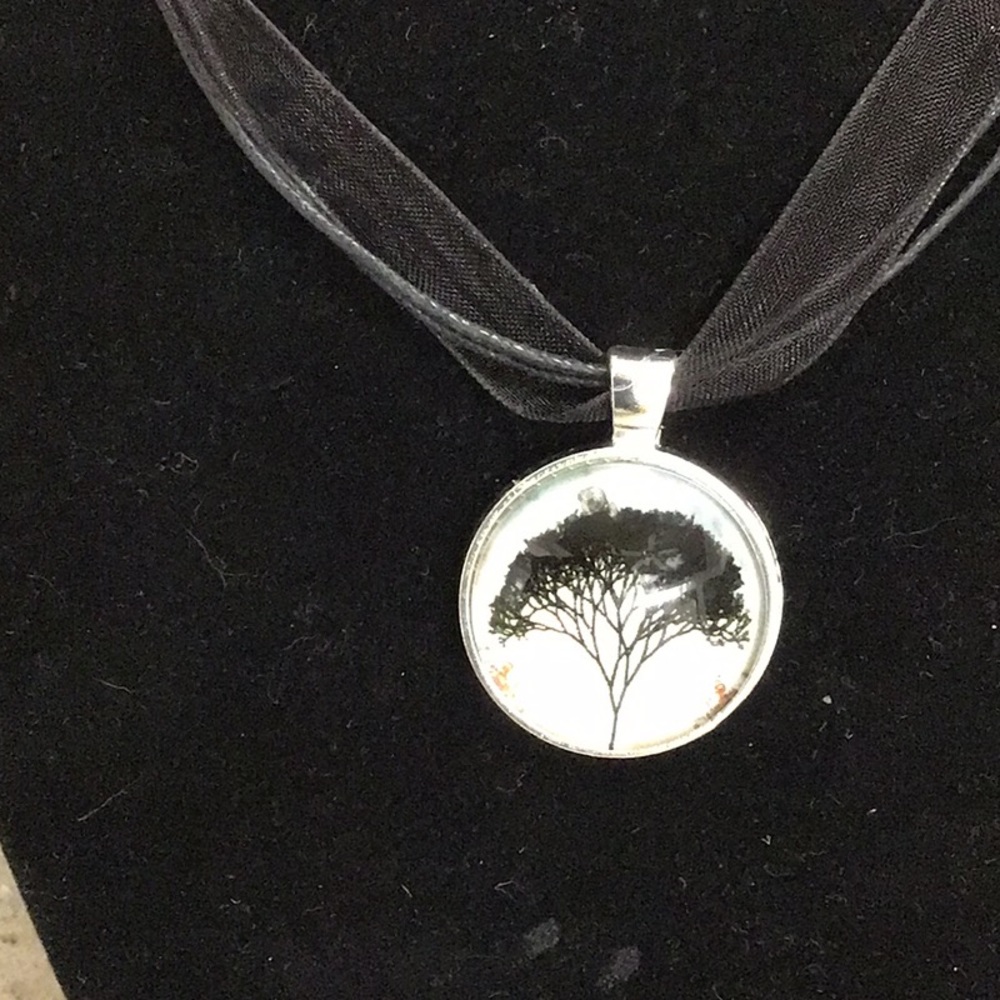 Cabochon tree necklace